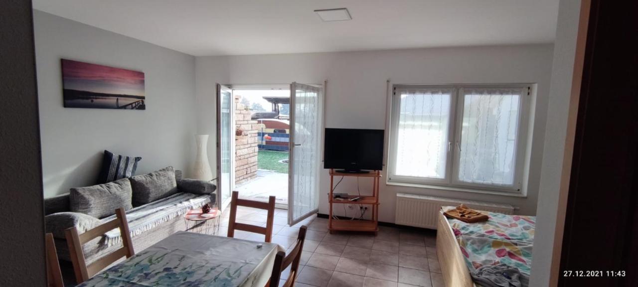 Pension Und Ferienwohnung Walther Щорков Екстериор снимка